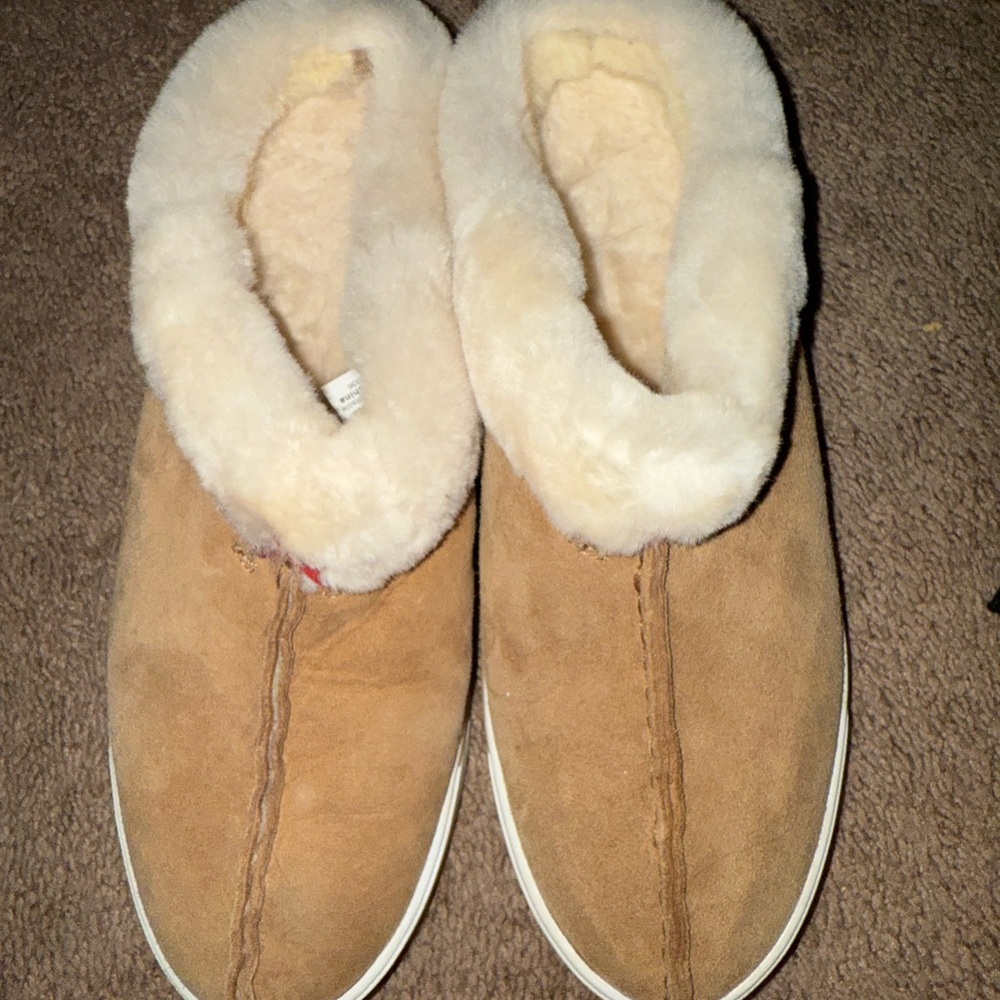 Twisted Womens Tan Suede Boots with Cream Fur Lining.